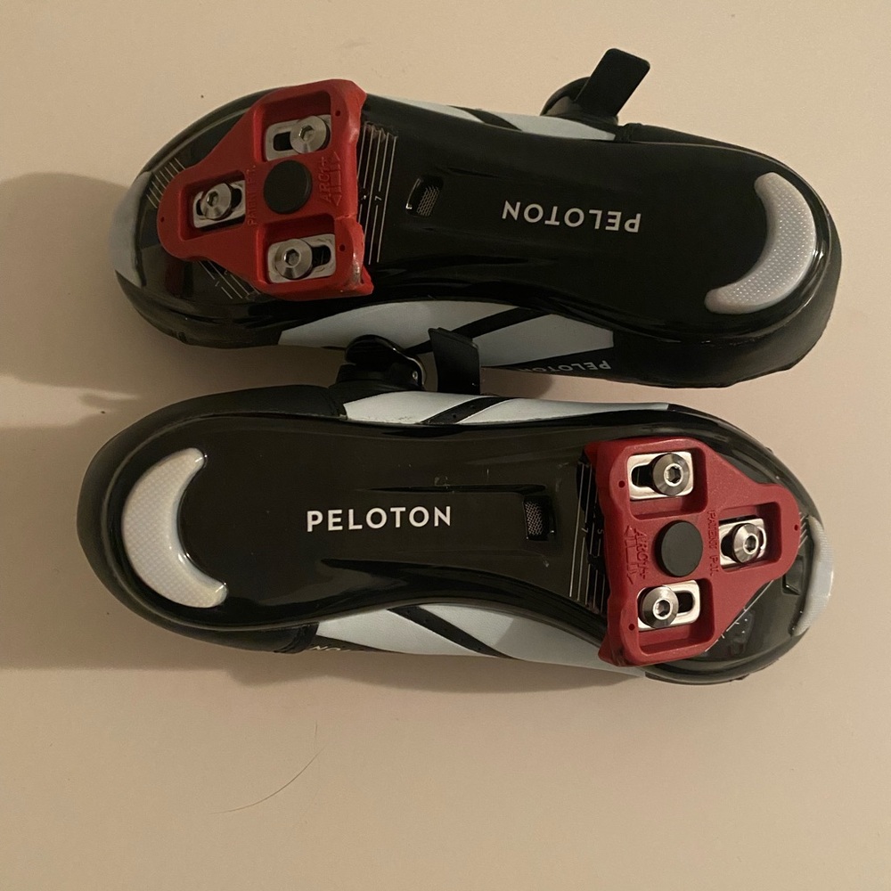 Peloton Black and Red Cycling Shoes - Picture 3 of 3